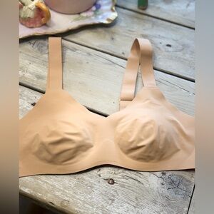 Knix Taupe Wireless Evolution Bra. Women’s Sz-2 (32C) Seamless | Comfortable EUC